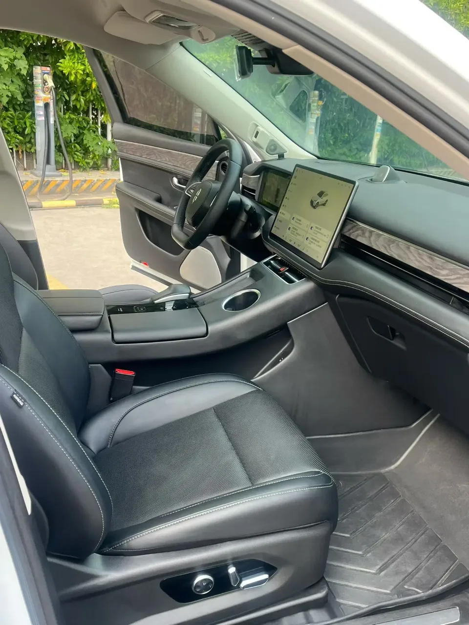 AITO M5 Wenjie M5 2022 Extended range four-wheel drive performance version 2022 — thumbnail 3