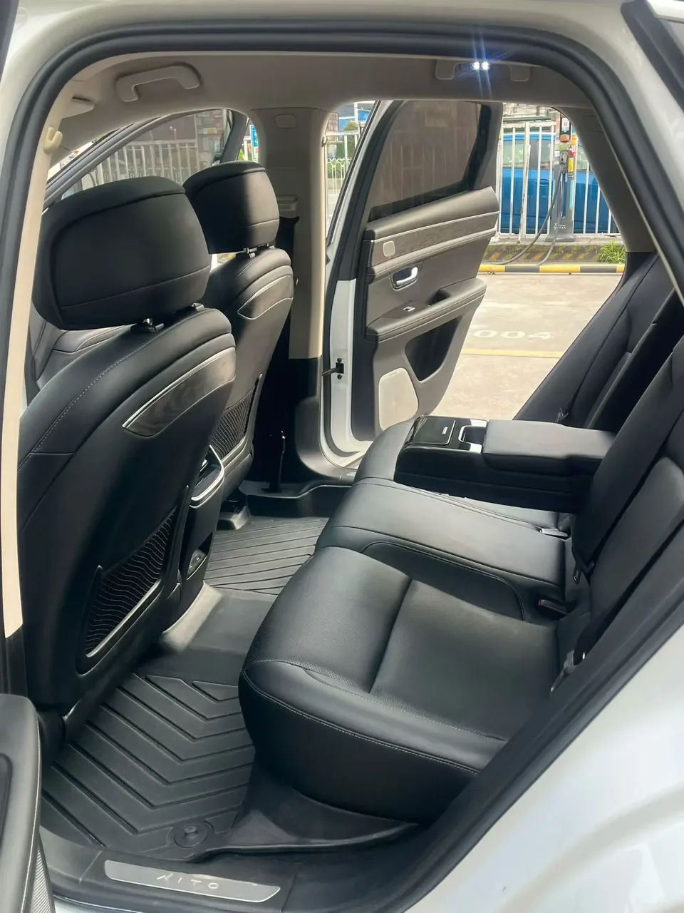AITO M5 Wenjie M5 2022 Extended range four-wheel drive performance version 2022 — thumbnail 5