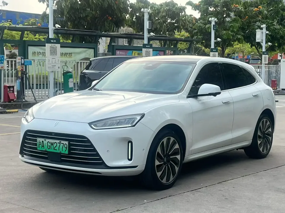AITO M5 Wenjie M5 2022 Extended range four-wheel drive performance version 2022 — photo 1, buy with delivery to Moscow