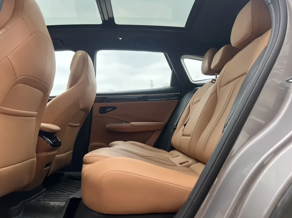 Geely Galaxy L7 1.5L EM-i 115km Exploration+ Edition 2025 — миниатюра 3