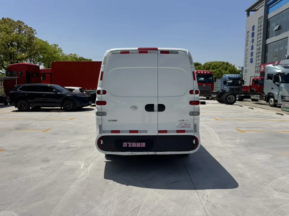 Datong Dana V1 Dana V1 2024 V1+ Long Wheelbase High Top Cargo Edition 50kWh 2025 — миниатюра 2