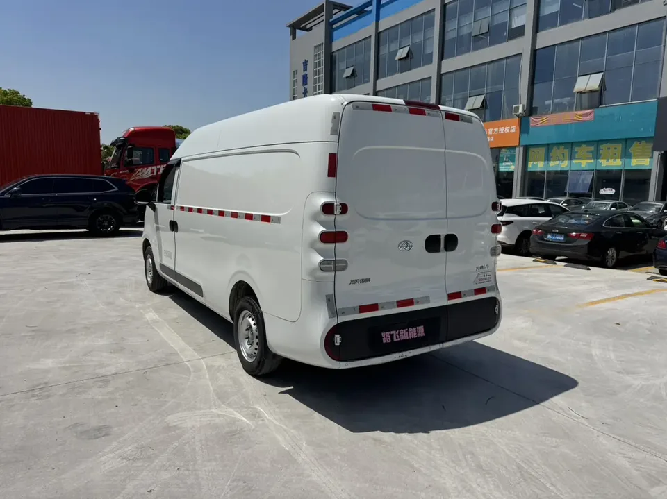 Datong Dana V1 Dana V1 2024 V1+ Long Wheelbase High Top Cargo Edition 50kWh 2025 — миниатюра 4