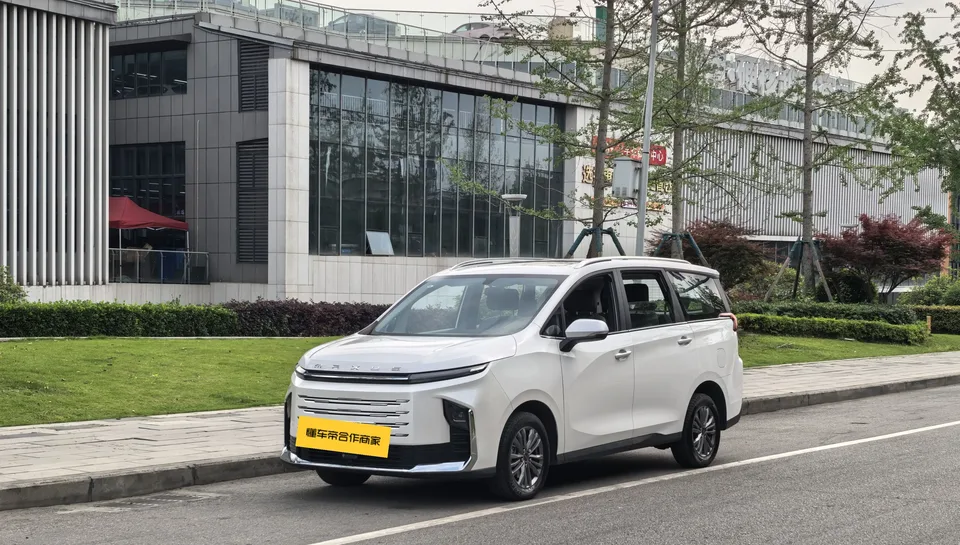 Datong Maxus G50 PHEV 2025