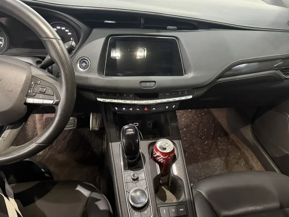 Cadillac XT4 Cadillac XT4 2023 28T two-wheel drive premium model 2023 — миниатюра 3