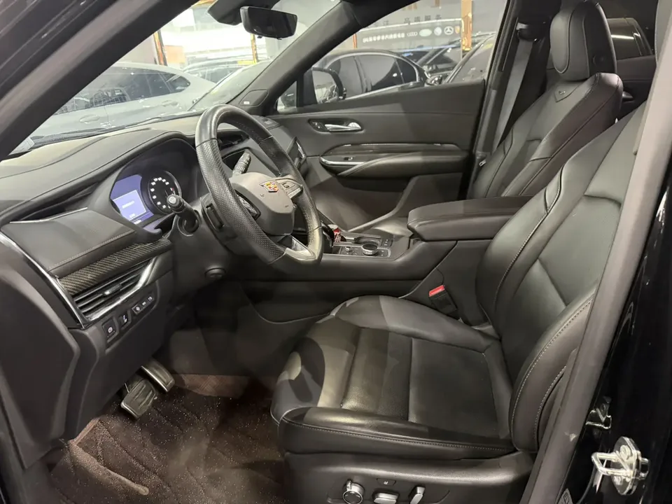 Cadillac XT4 Cadillac XT4 2023 28T two-wheel drive premium model 2023 — миниатюра 4