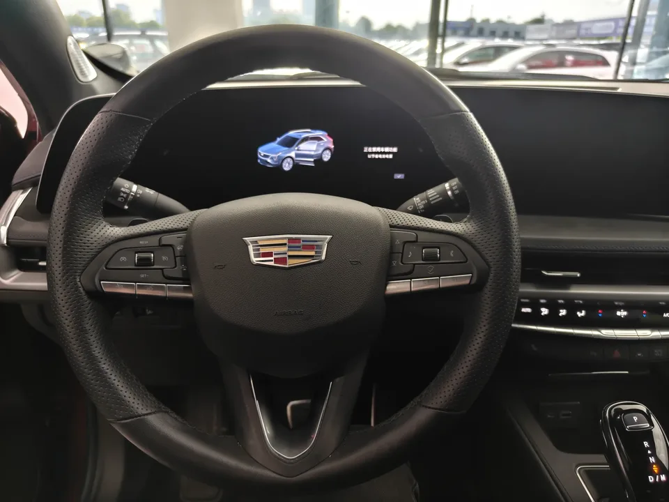 Cadillac XT4 Cadillac XT4 2024 28T 2WD Luxury 2023 — thumbnail 3