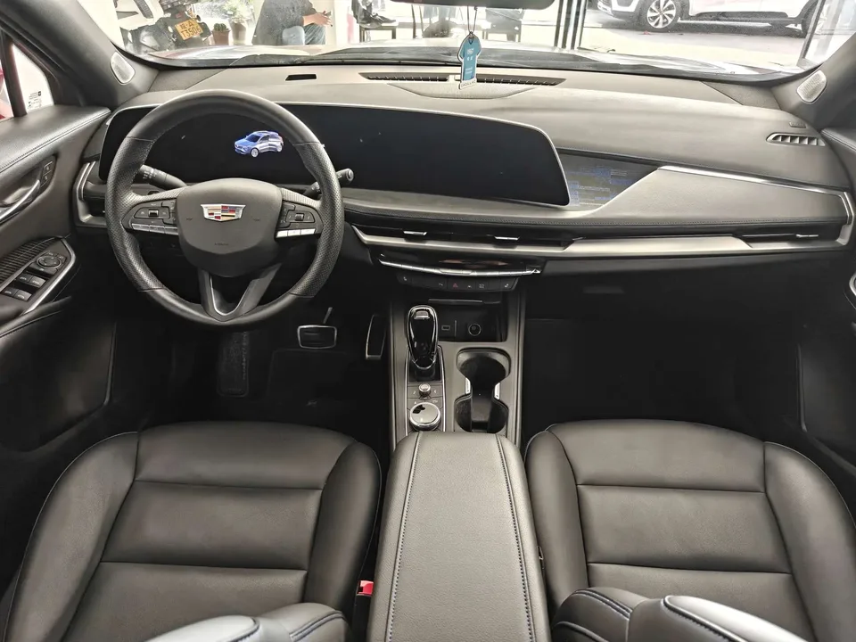 Cadillac XT4 Cadillac XT4 2024 28T 2WD Luxury 2023 — thumbnail 5
