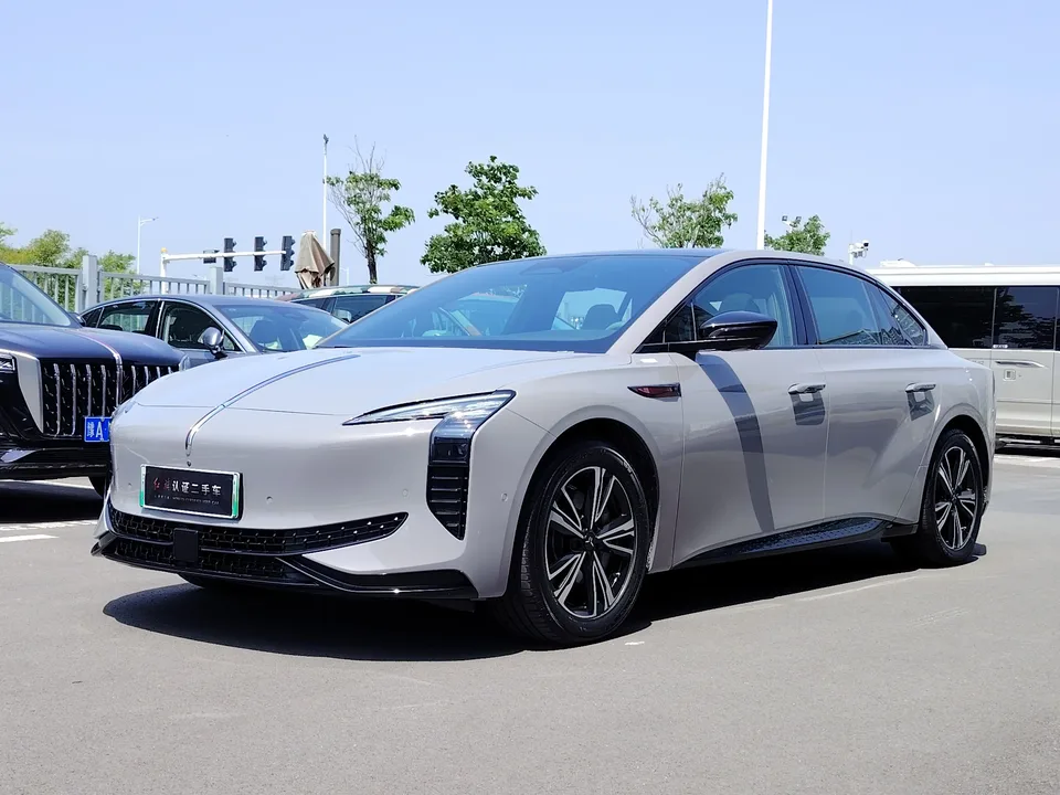 Hongqi EH7 2025