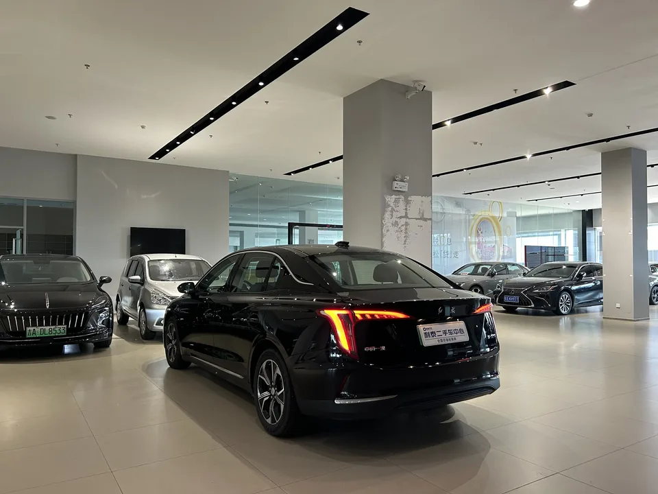 Hongqi E-QM5 facelift basic travel version 2024 — миниатюра 2