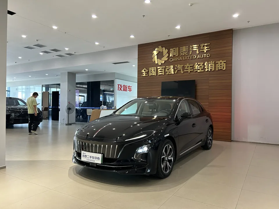 Hongqi E-QM5 2024