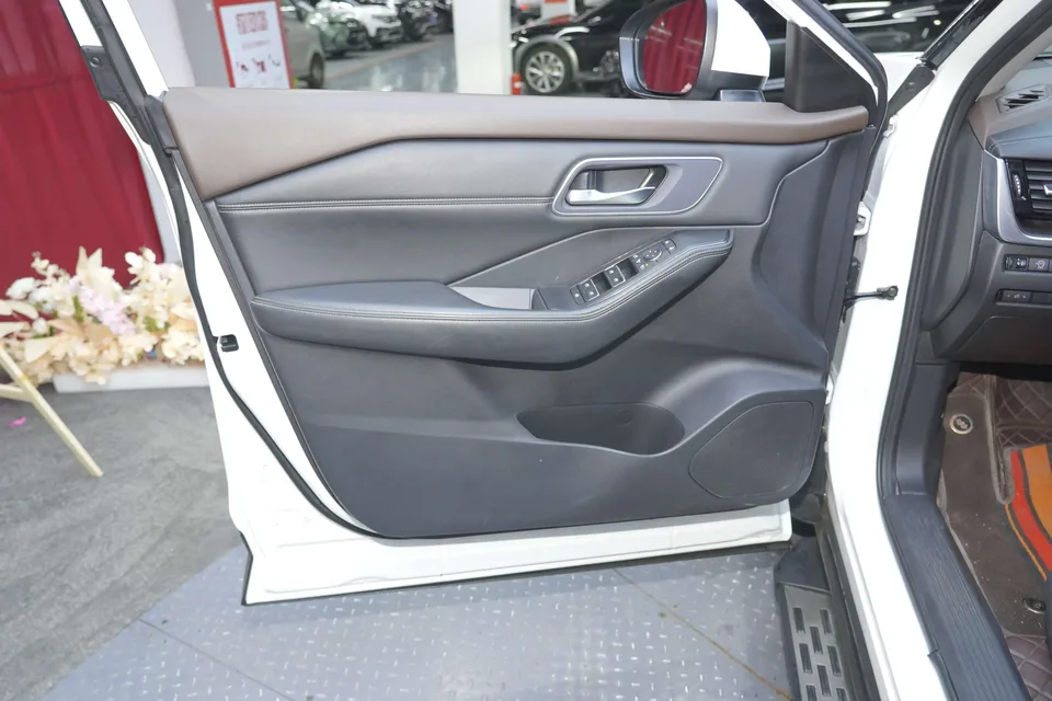Nissan X-Trail VC-Turbo 300 CVT 4WD Deluxe Edition 2022 — миниатюра 2