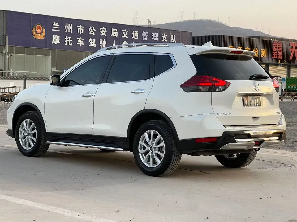 Nissan X-Trail Classic Edition 2.0L 2WD Intelligent Link Premium Edition 2024 — миниатюра 4