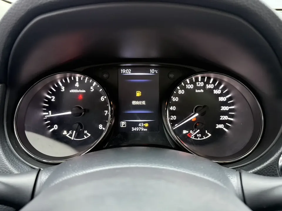 Nissan X-Trail Qijun 2022 2.0L 2WD Smart Link Premium Edition 2022 — thumbnail 3