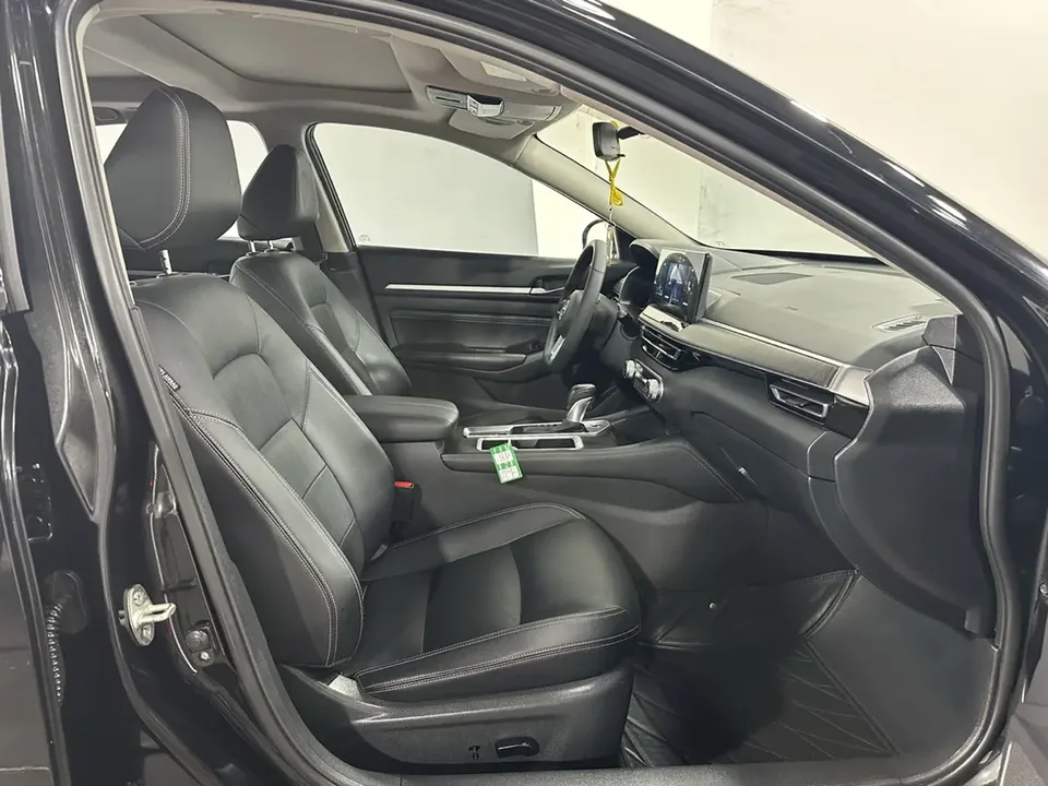 Nissan Altima 2.0L XE Pure Edition 2023 — миниатюра 5