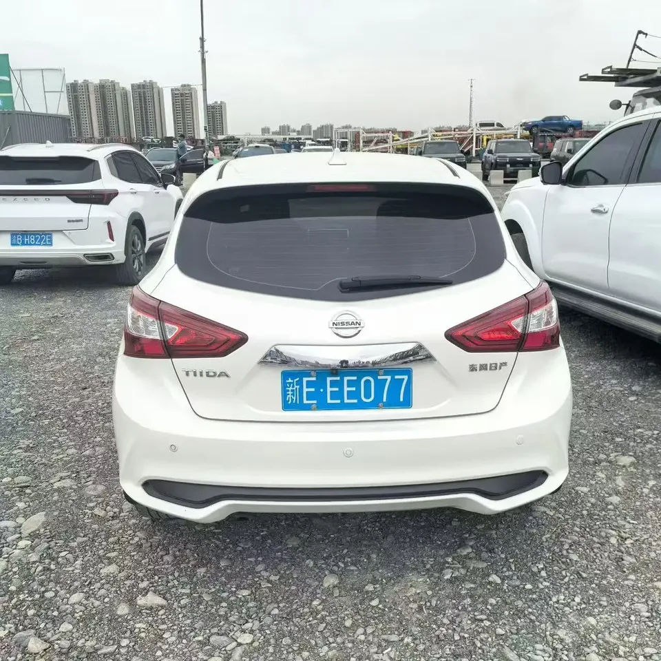 Nissan Tiida Tiida 2021 Tiida 2021 1.6L CVT Cool Edition 2022 — thumbnail 2