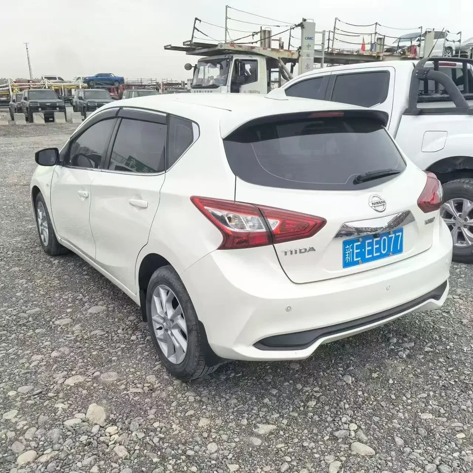 Nissan Tiida Tiida 2021 Tiida 2021 1.6L CVT Cool Edition 2022 — thumbnail 4
