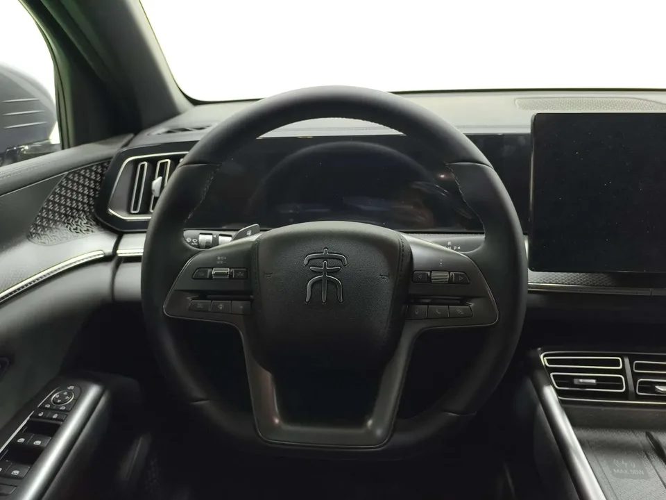 BYD Song Pro DM Song Pro DM 2026 DM-i 133KM Superior Edition 2026 — миниатюра 4