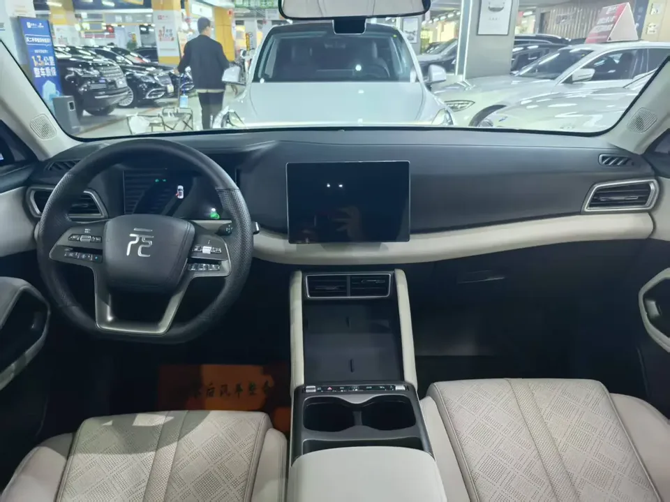 BYD Yuan Up 301KM Pilot Edition 2025 — миниатюра 2