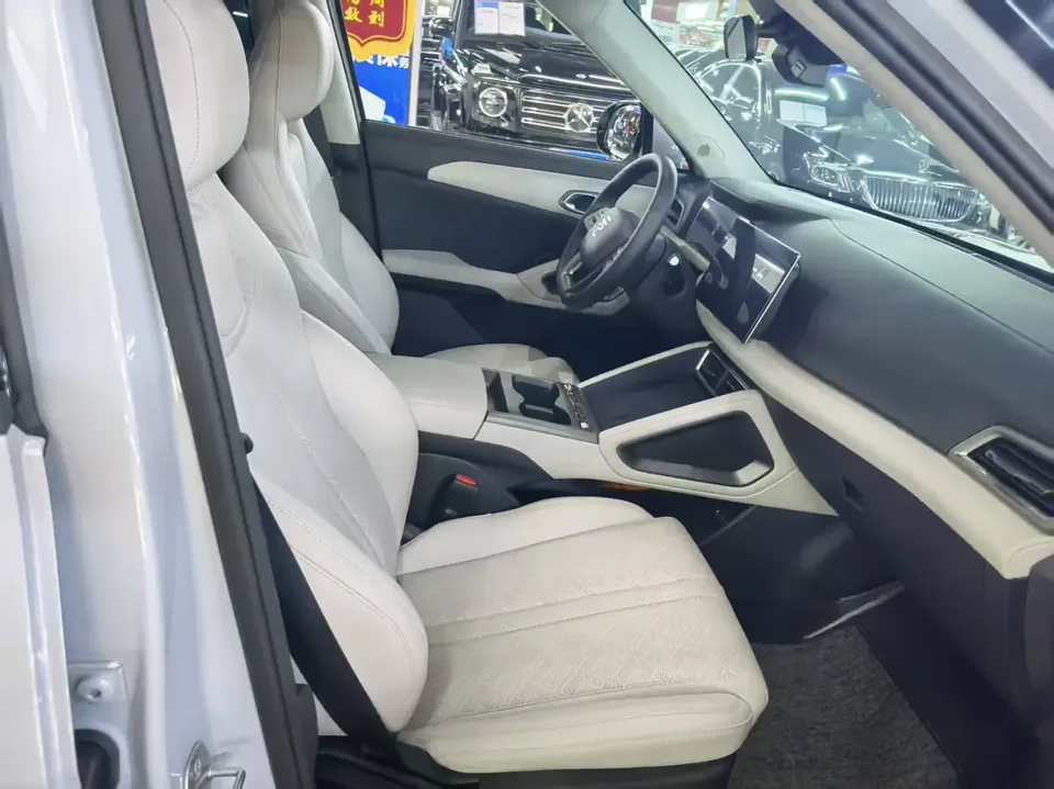 BYD Yuan Up 301KM Pilot Edition 2025 — миниатюра 4
