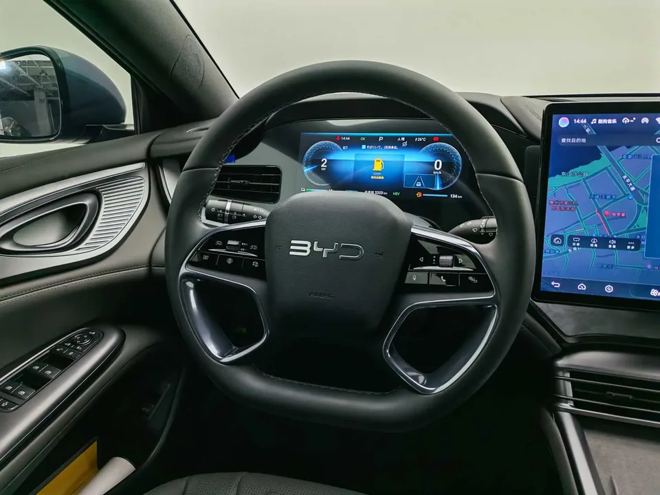 BYD Seal DM Honor Edition DM-i 1.5L 121KM Luxury Model 2024 — миниатюра 4