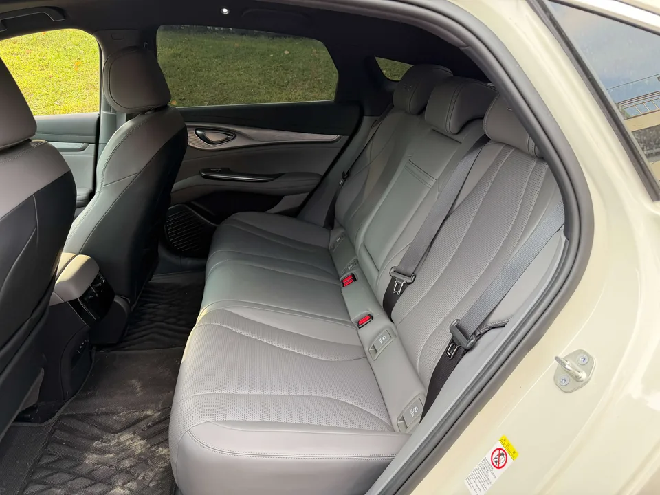 BYD Seal DM Honor Edition DM-i 1.5L 121KM Premium Edition 2024 — миниатюра 4