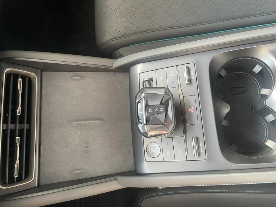 BYD Qin L DM Intelligent Driving Edition DM-i 120KM Excellence Edition 2025 — миниатюра 5
