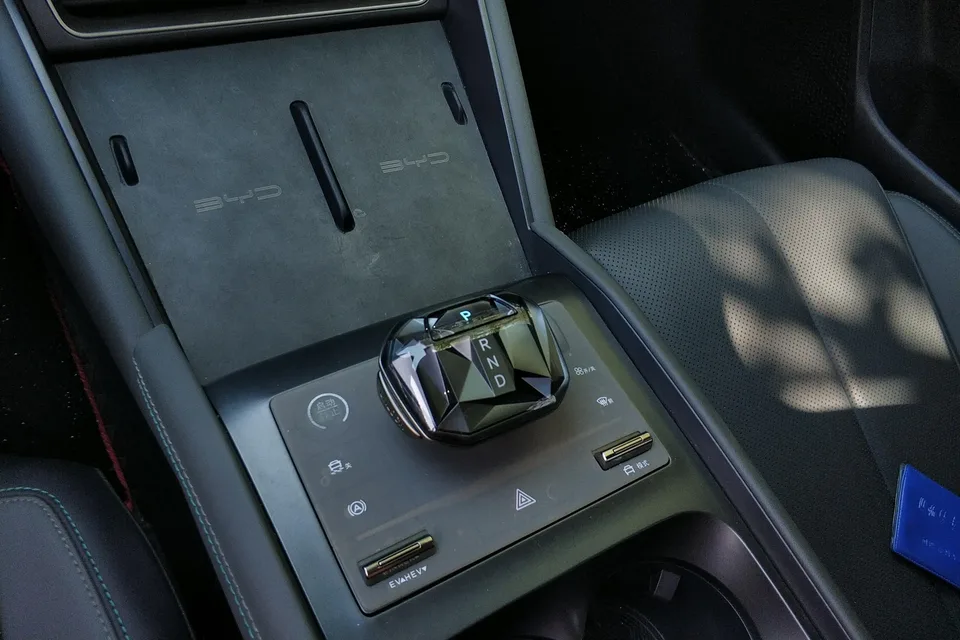 BYD Qin L DM DM-i 120KM Leading Model 2025 — миниатюра 4