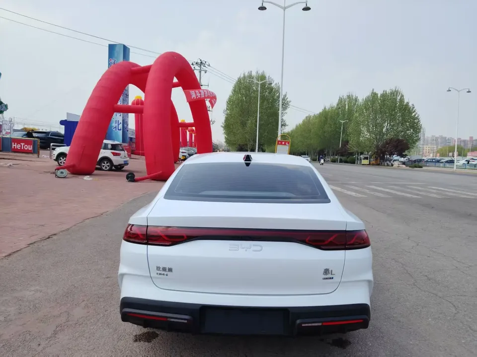 BYD Qin L DM Intelligent Driving Edition DM-i 80KM Leading Edition 2025 — миниатюра 2