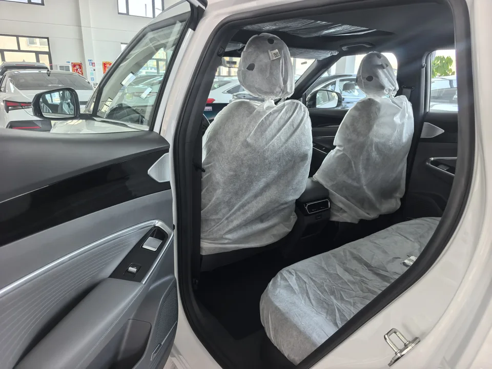 Geely Atlas Boyue 2026 1.5TD Yearning 2025 — миниатюра 3