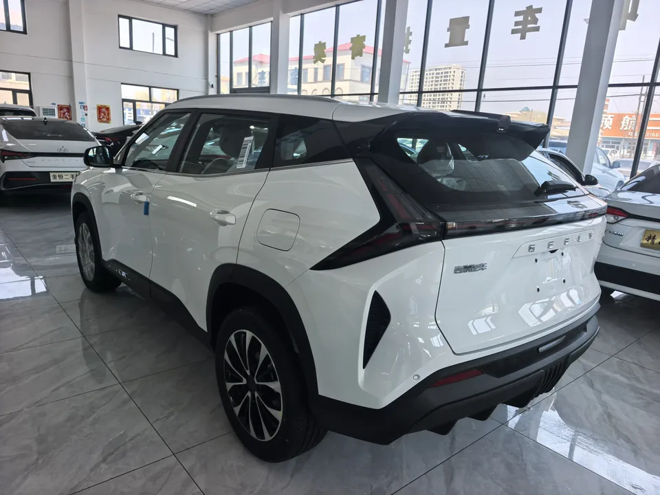 Geely Atlas Boyue 2026 1.5TD Yearning 2025 — миниатюра 4