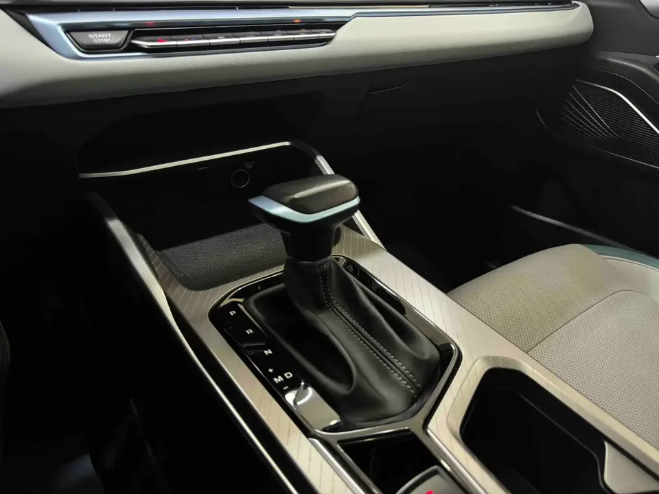 Geely Emgrand 4th Generation Champion Edition 1.5L CVT flagship model 2023 — миниатюра 4