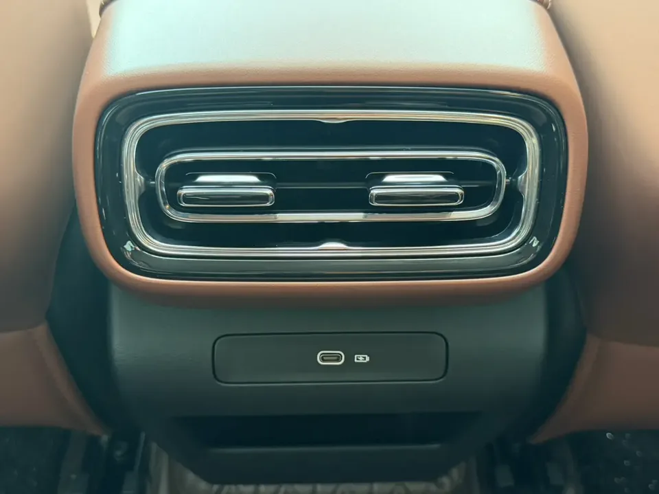 Geely Emgrand Geely Emgrand 2026 5th Generation 1.5T DCT Flagship Model 2025 — миниатюра 4