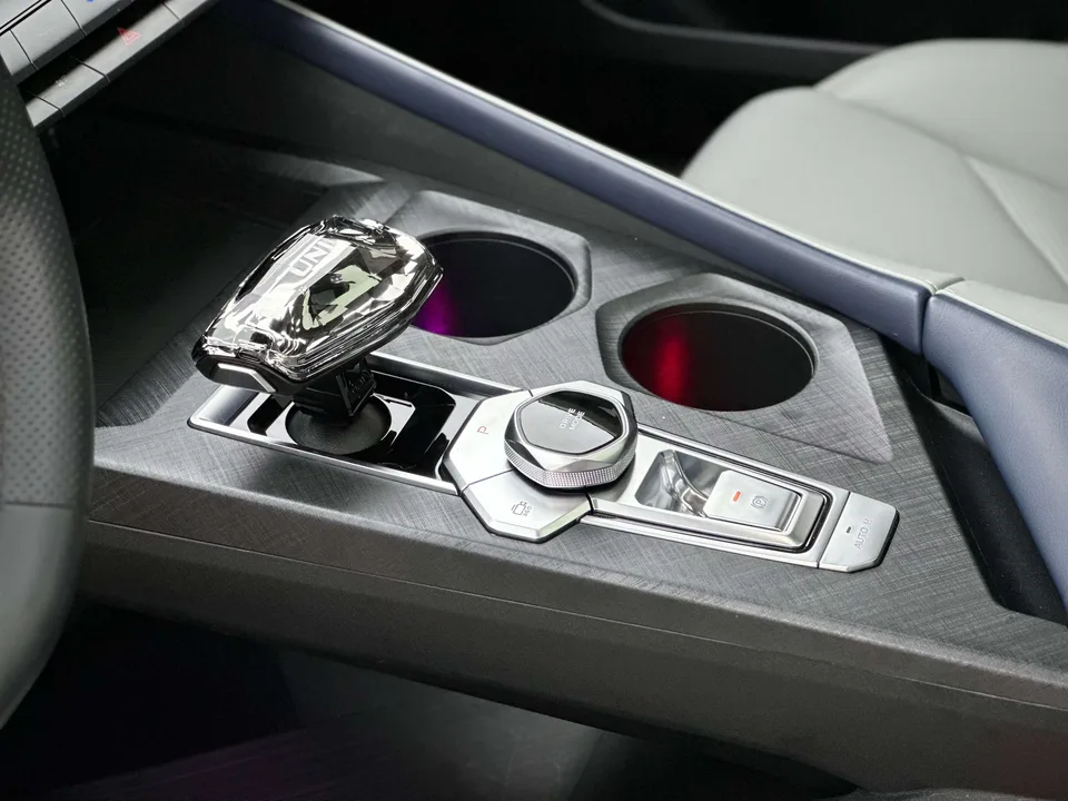 Changan UNI-V iDD 113km Smart Fun Edition 2023 — миниатюра 3