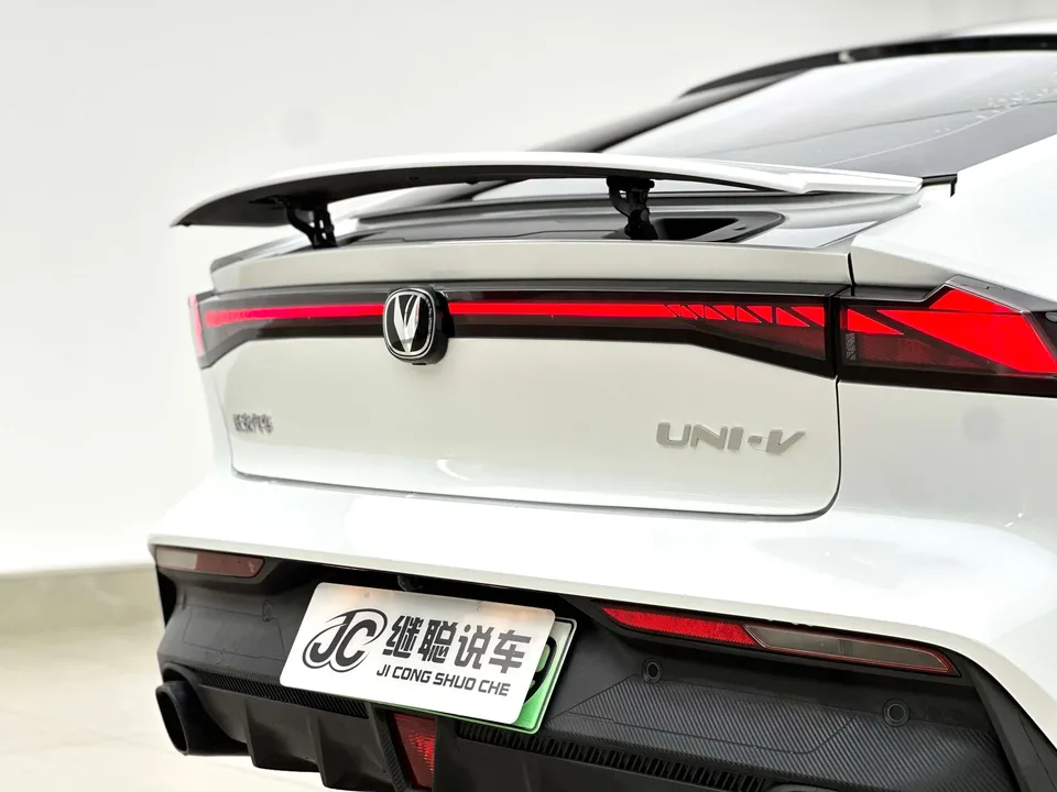 Changan UNI-V iDD 113km Smart Fun Edition 2023 — миниатюра 4