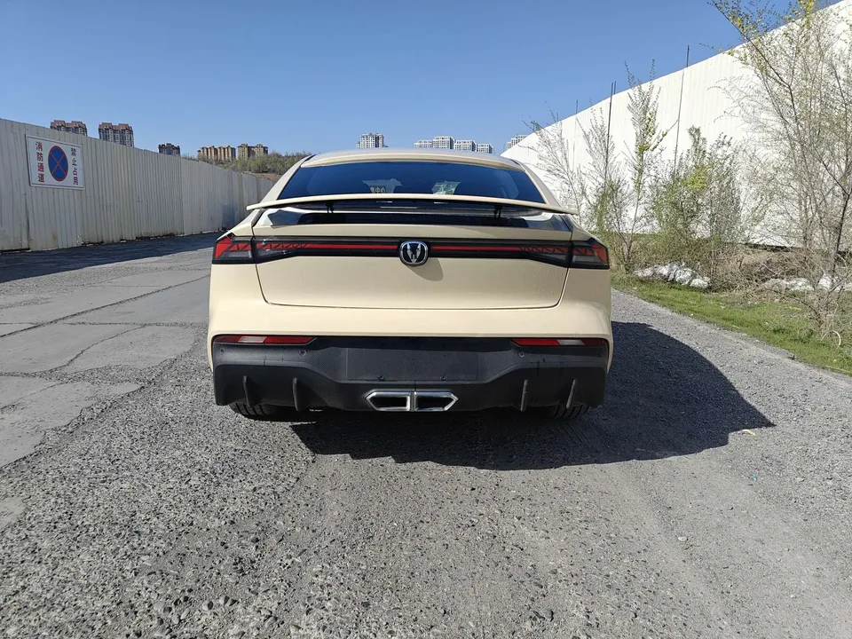 Changan UNI-V Blue Whale iDD 136km Smart and Fun 2024 — миниатюра 2
