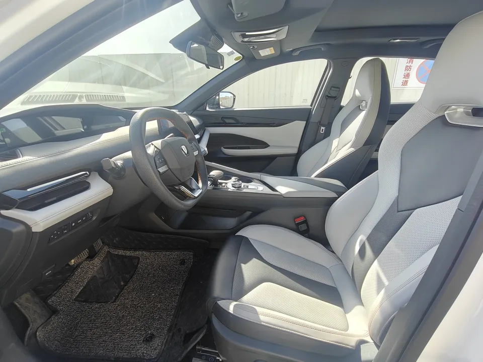 Changan UNI-V Blue Whale iDD 136km Smart and Fun 2024 — миниатюра 5