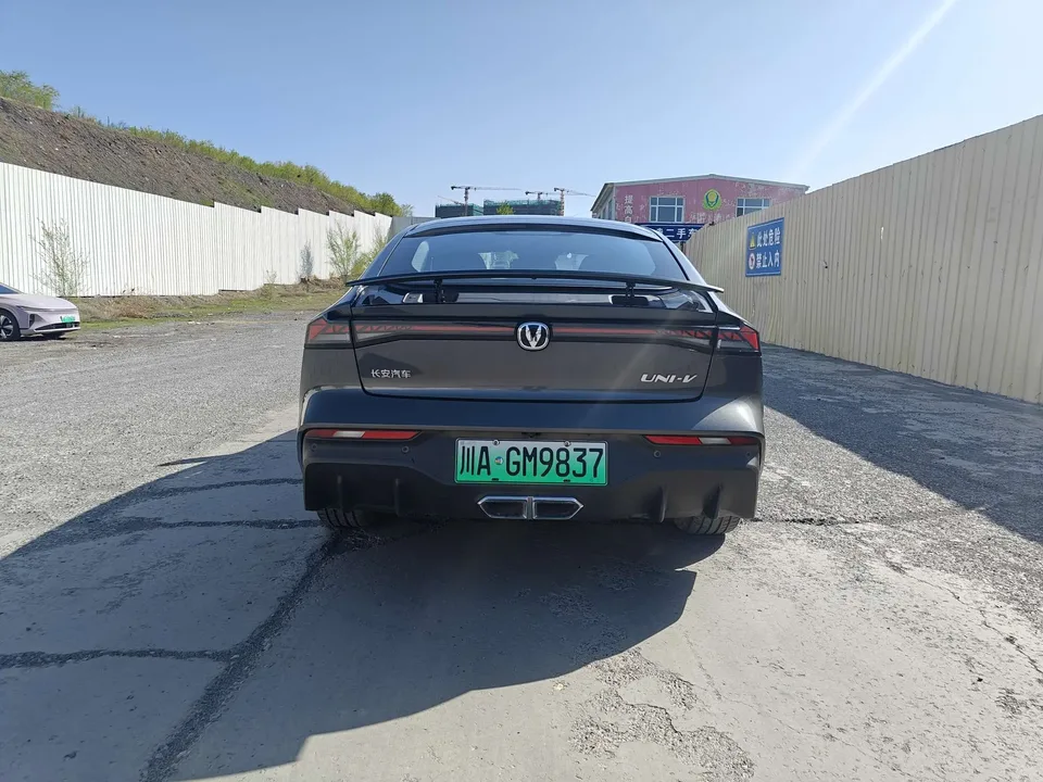 Changan UNI-V Blue Whale iDD 136km Smart and Fun 2024 — миниатюра 4