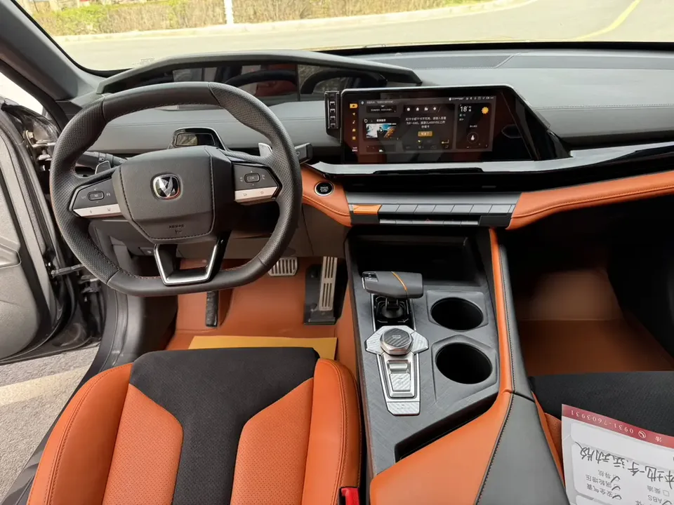 Changan UNI-V UNI-V 2023 1.5T Sports Edition 2023 — thumbnail 4