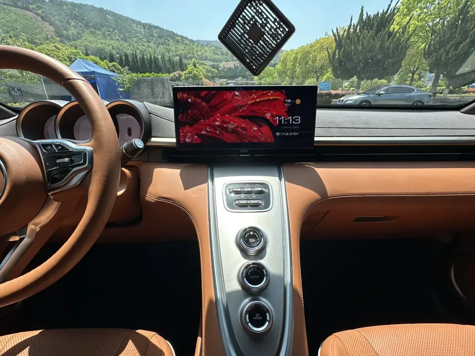 ORA Euler lightning cat 555km Deluxe Edition 2023 — миниатюра 3