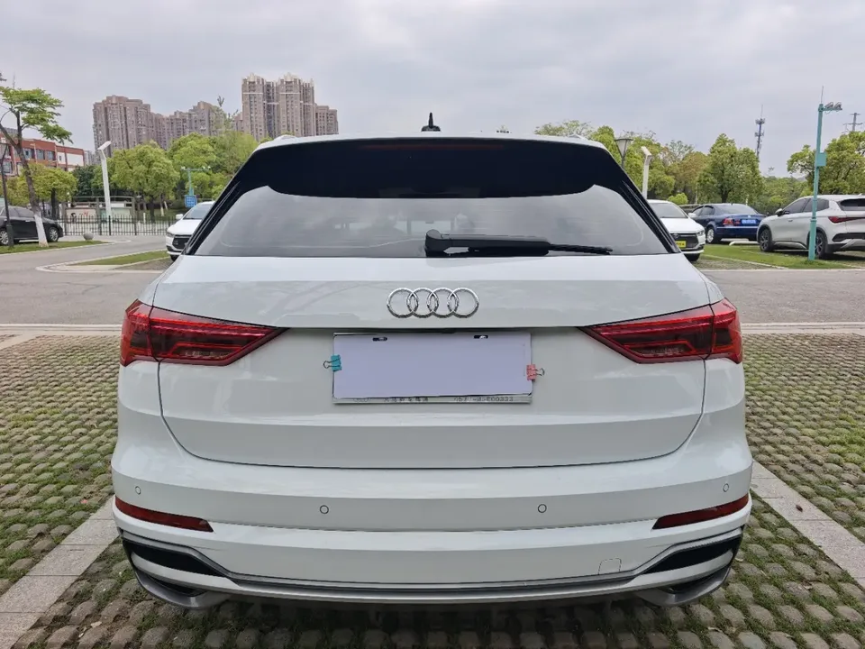 Audi Q3 Audi Q3 2022 35 TFSI Fashionable and Dynamic 2022 — миниатюра 2