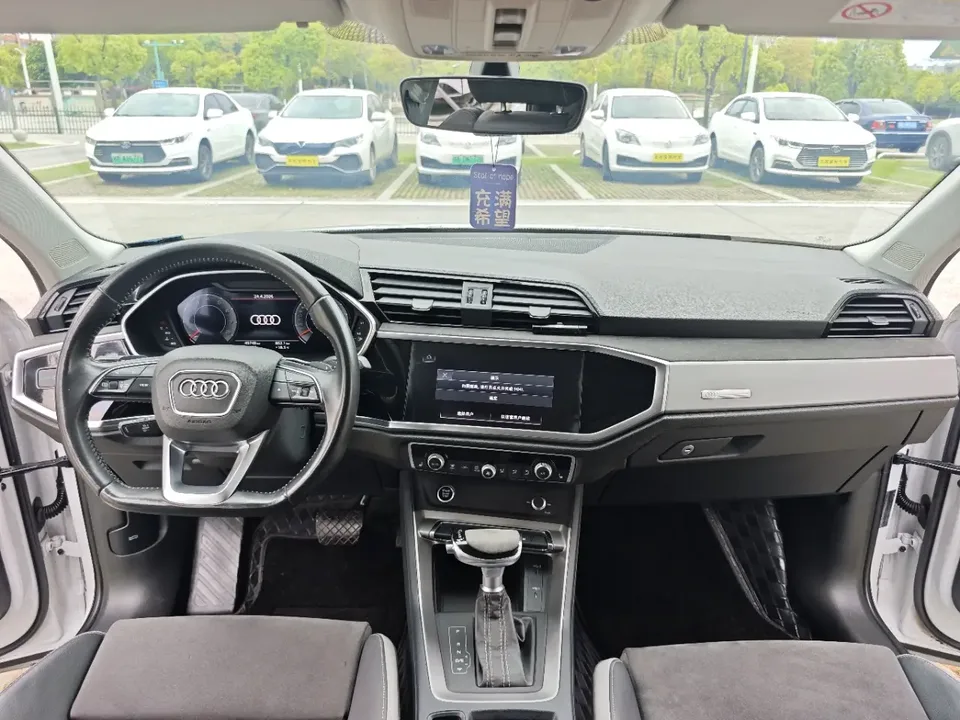 Audi Q3 Audi Q3 2022 35 TFSI Fashionable and Dynamic 2022 — миниатюра 3