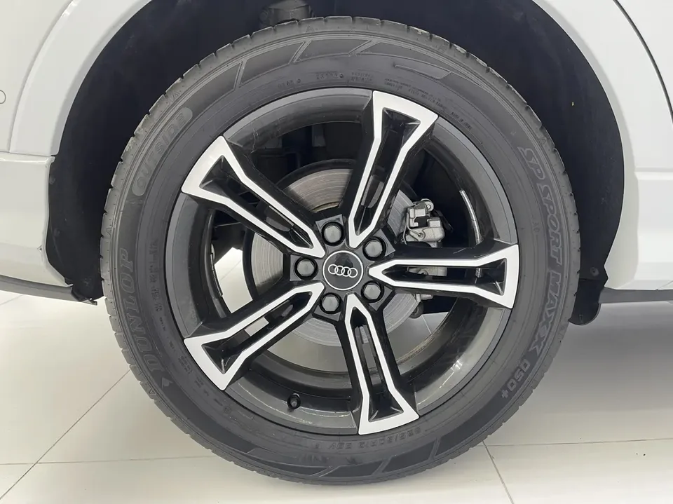 Audi Q3 Audi Q3 2022 35 TFSI aggressive and dynamic model 2023 — миниатюра 5