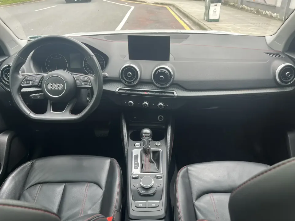 Audi Q2L Audi Q2L 2022 35 TFSI aggressive and dynamic model 2022 — миниатюра 2
