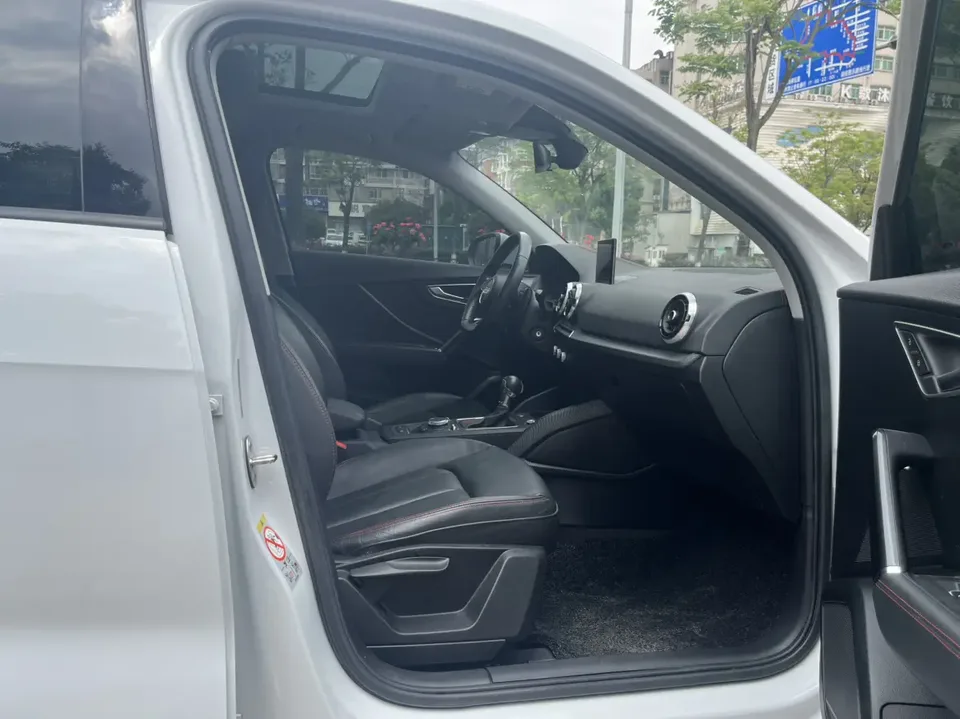 Audi Q2L Audi Q2L 2022 35 TFSI aggressive and dynamic model 2022 — миниатюра 5