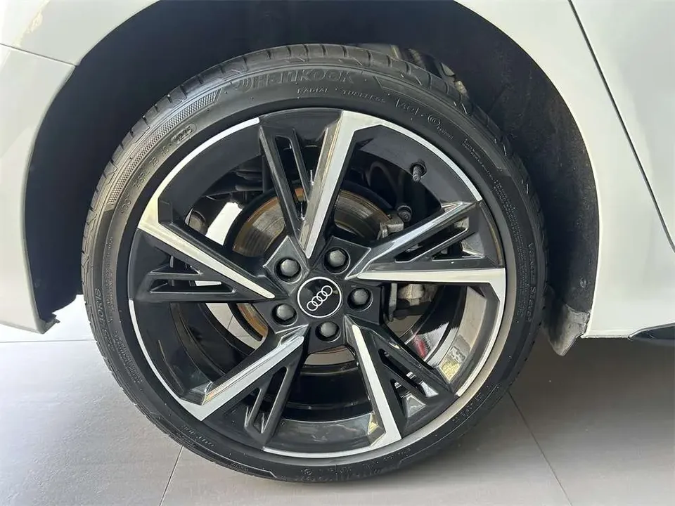 Audi A3 Sportback 35 TFSI stylish and sporty 2023 — миниатюра 2