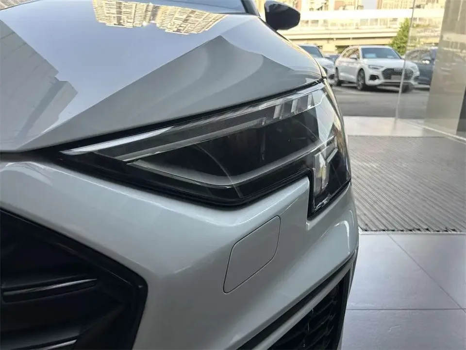 Audi A3 Sportback 35 TFSI stylish and sporty 2023 — миниатюра 4