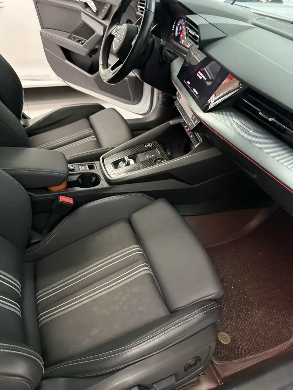 Audi A3 facelift Sportback 35 TFSI stylish and sporty 2024 — миниатюра 3