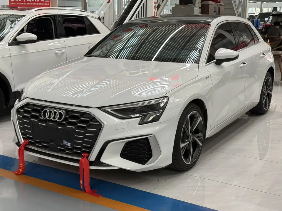 Audi A3 facelift Sportback 35 TFSI stylish and sporty 2024 — фото 1, купить с доставкой в Москву