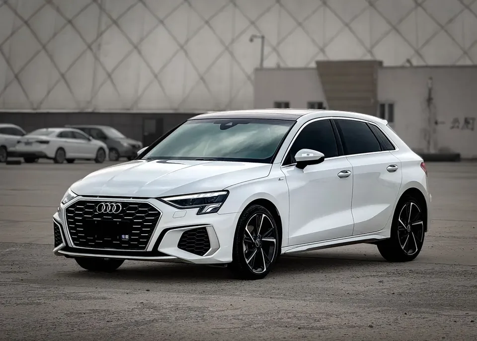 Audi A3 facelift Sportback 35 TFSI stylish and sporty 2023 — фото 1, купить с доставкой в Москву