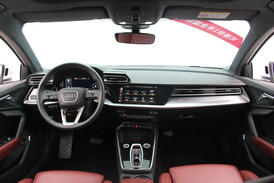 Audi A3 Audi A3 2025 Sportback 35 TFSI Flying Spur Premium Edition 2025 — миниатюра 3